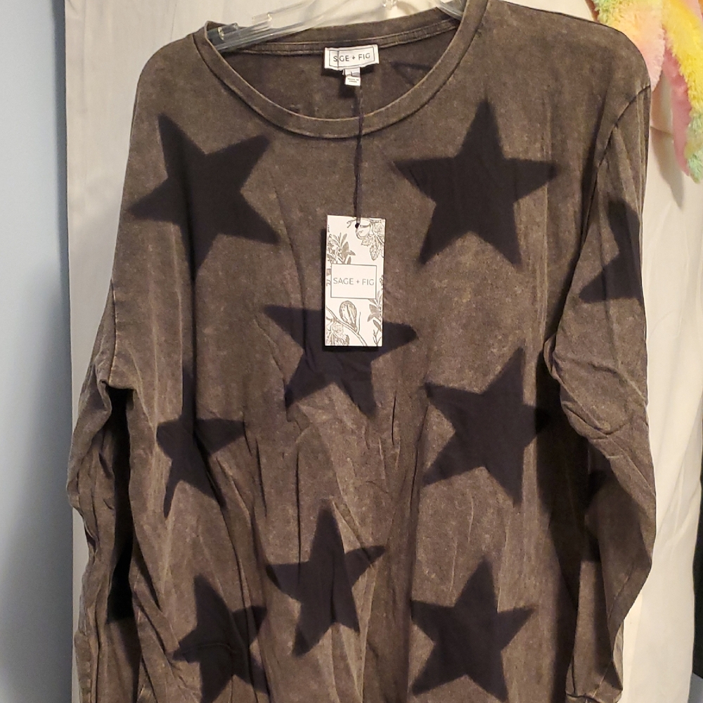 Sage + Fig Women's Olive Star Print Long Sleeve Top